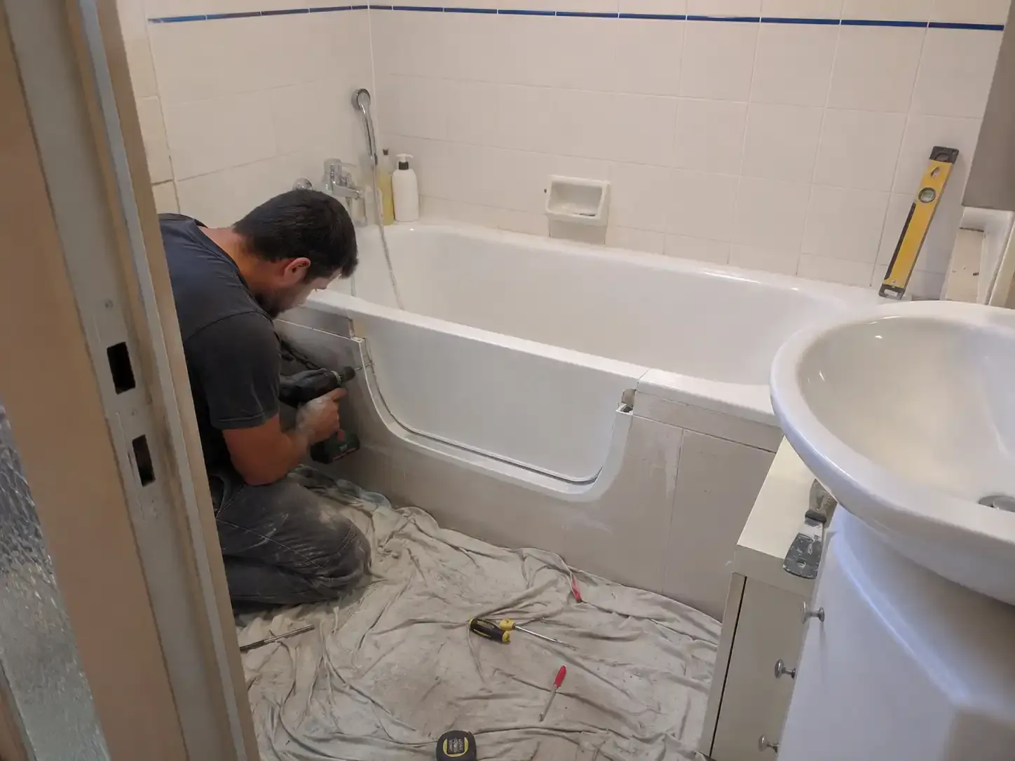 Image installateur douche senior 8 senior assistance services